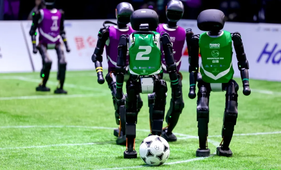 历史性突破！北京海淀企业“加速进化”机器人世界杯摘金